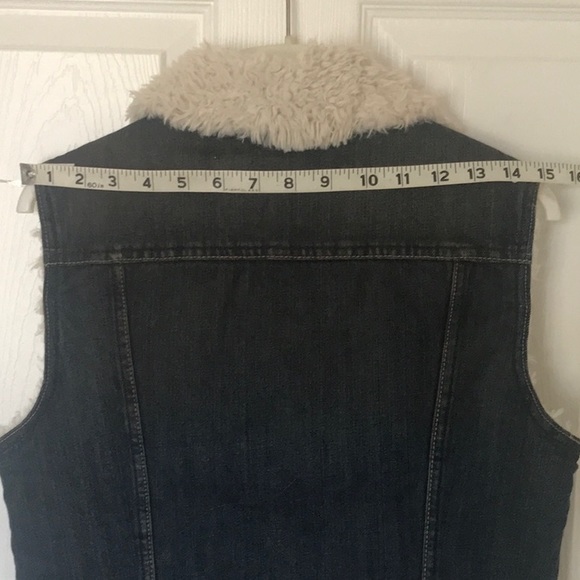 Levi’s Jeans Dark Wash Jacket Vest Fuzzy Sherpa XS - Picture 4 of 10